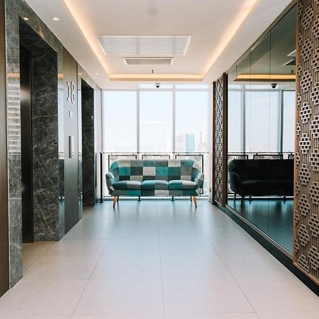 Deka Hotel Surabaya Hr Muhammad Exterior foto