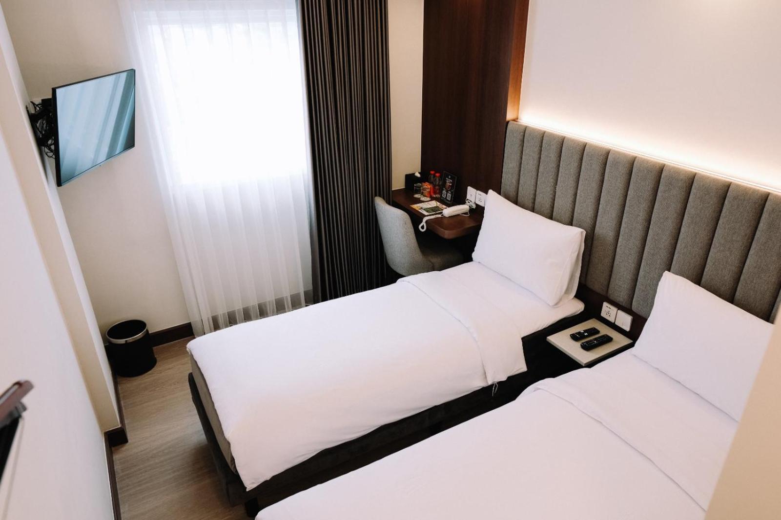 Deka Hotel Surabaya Hr Muhammad Exterior foto