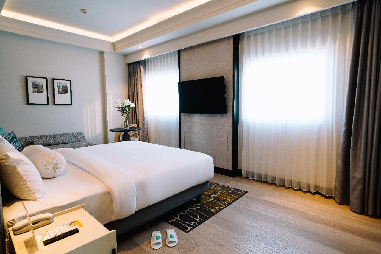 Deka Hotel Surabaya Hr Muhammad Habitación foto