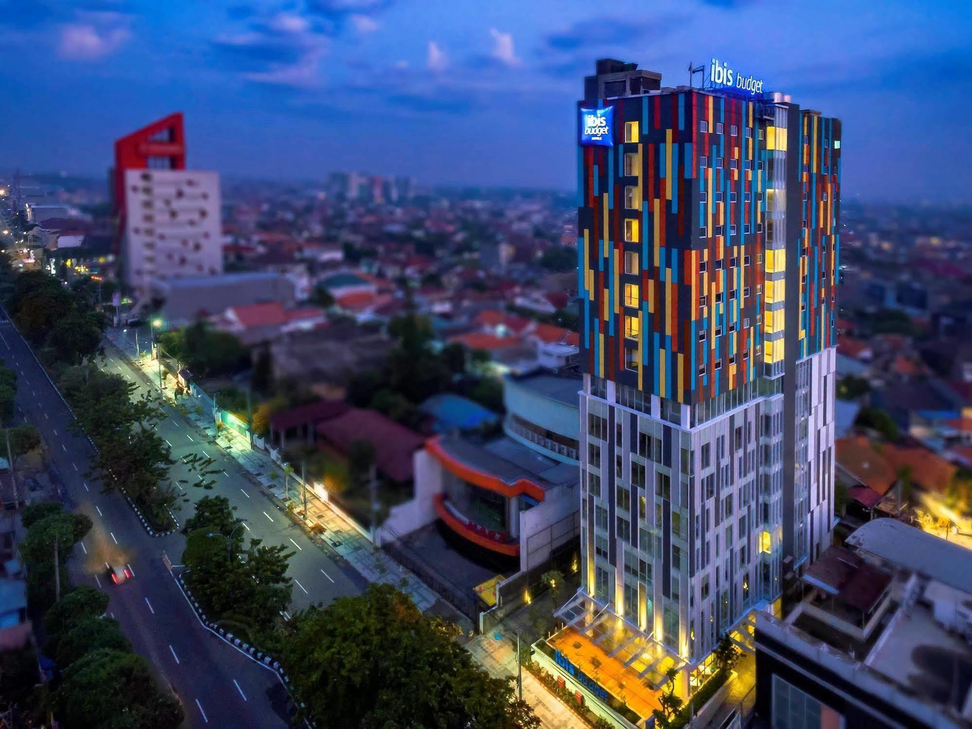 Deka Hotel Surabaya Hr Muhammad Exterior foto