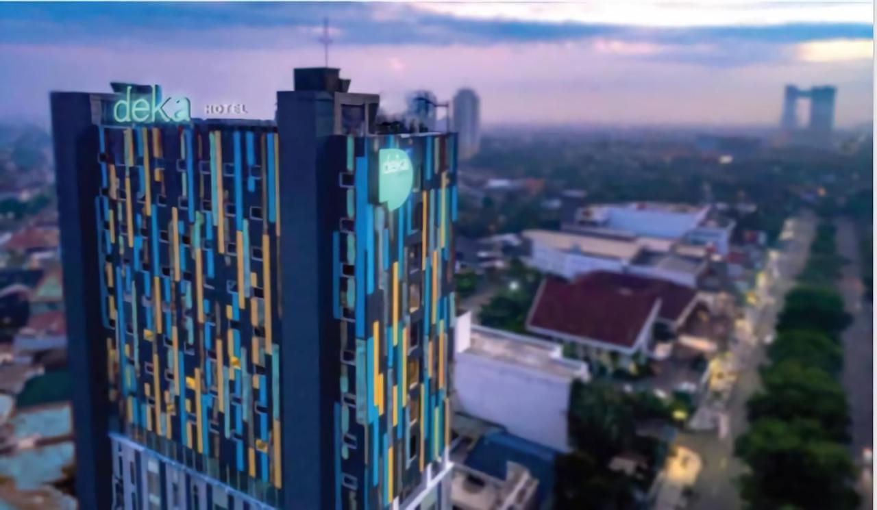 Deka Hotel Surabaya Hr Muhammad Exterior foto