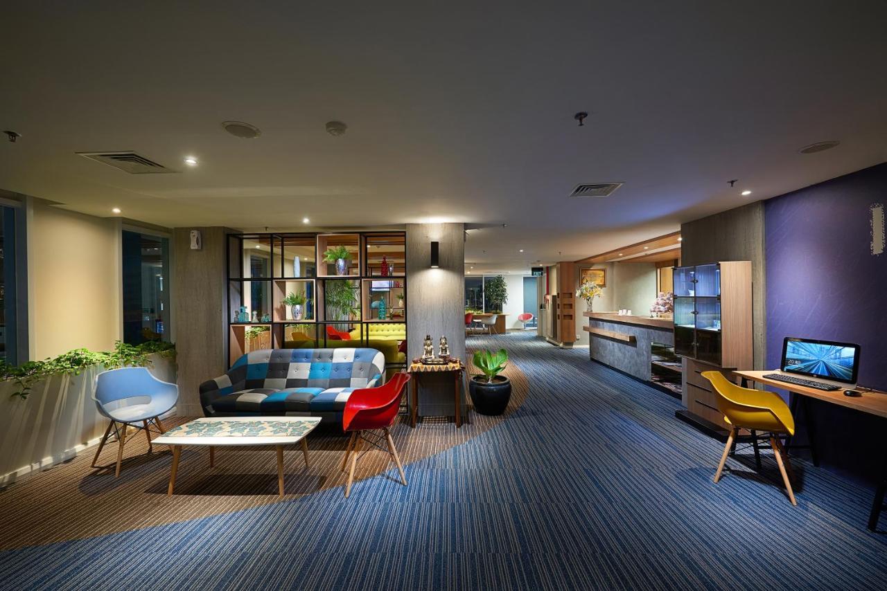 Deka Hotel Surabaya Hr Muhammad Exterior foto